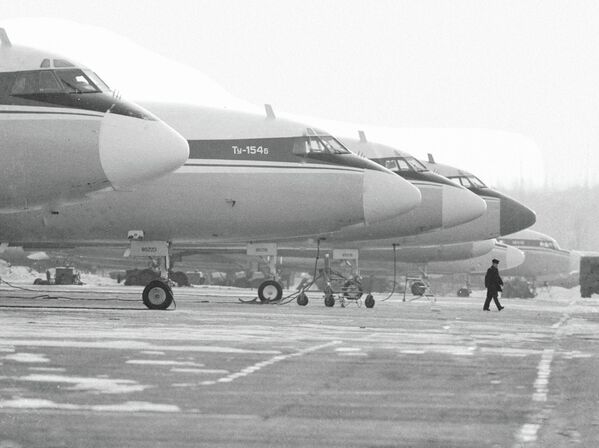 Стоянка самолетов ТУ-154Б в Хабаровском аэропорту. 1981 год