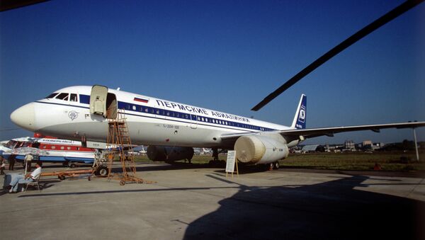 Среднемагистральный самолет Ту-204-100. Архивное фото