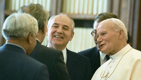 Михаил Горбачев и Папа Римский Иоанн Павел II, архивное фото