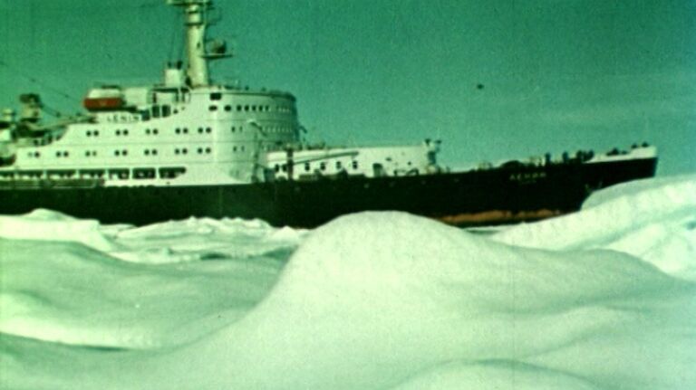 Ледокол Ленин отправляется в первый арктический рейс. Кадры из архива Ледокол Ленин отправляется в первый арктический рейс. Кадры из архива
