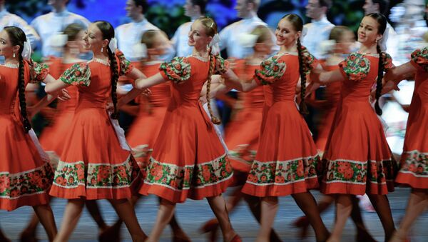Артисты Государственного академического ансамбля народного танца имени Игоря Моисеева. Архивное фото