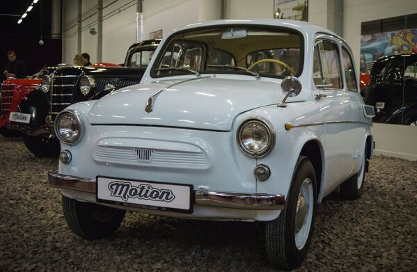 Один из экспонатов выставки ретро-автомобилей в Санкт-Петербурге