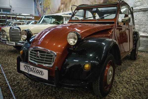 Один из экспонатов выставки ретро-автомобилей в Санкт-Петербурге