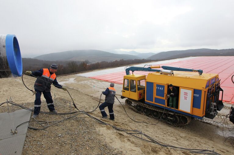 Рабочие на строительной площадке газопровода Южный поток в Анапе