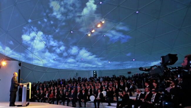 Президент России Владимир Путин выступает на торжественной церемонии запуска проекта по строительству газопровода Южный поток в Анапе Президент России Владимир Путин выступает на торжественной церемонии запуска проекта по строительству газопровода Южный поток в Анапе