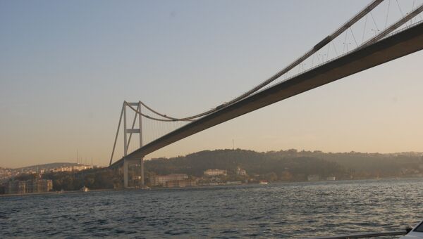 Мост Веры Султана Мехмета через пролив Босфор. Архивное фото