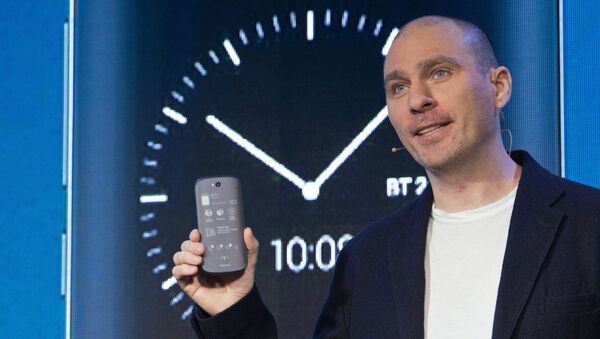 Презентация смартфона YotaPhone 2 в России
