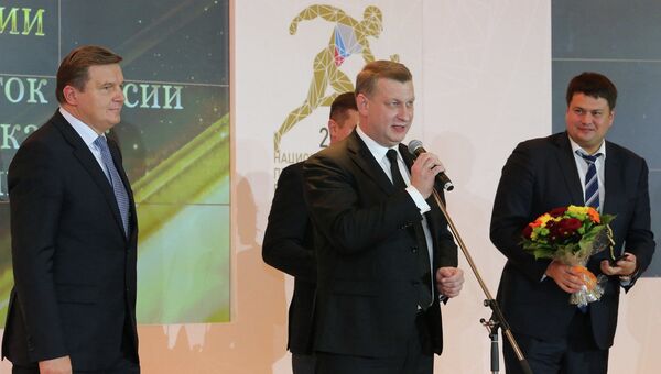 Председатель Комитета Государственной думы РФ по физической культуре, спорту и делам молодежи Игорь Ананских (слева)