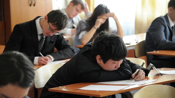Итоговое сочинение в российских школах. Архивное фото