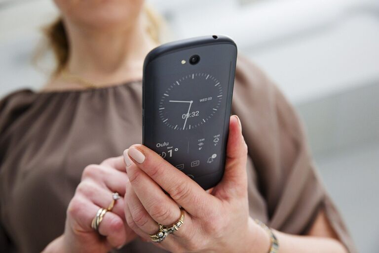 Новый смартфон YotaPhone 2