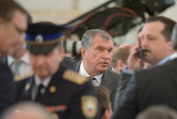 Игорь Сечин во время обращение президента РФ с ежегодным посланием к Федеральному собранию