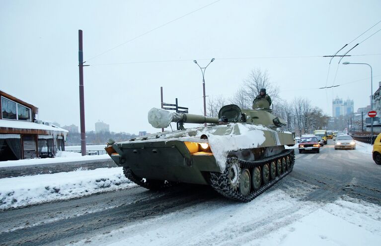 Самоходная гаубица в центре Донецка