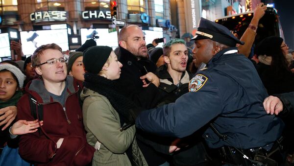 Акция протеста в Нью-Йорке в связи с гибелью афроамериканца Эрика Гарнера, 4 декабря 2014