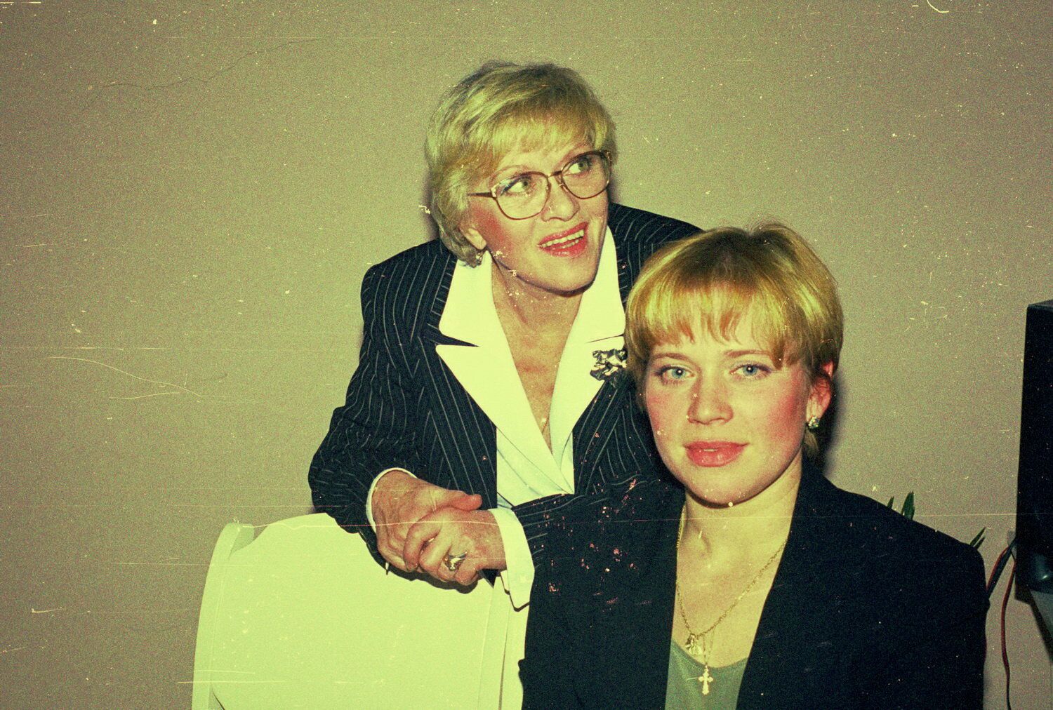 Алиса Фрейндлих с дочерью Варварой в ночном клубе Остров на Васильевском острове Алиса Фрейндлих с дочерью Варварой в ночном клубе Остров на Васильевском острове - РИА Новости, 1920, 14.09.2025