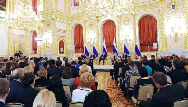 Президент России Владимир Путин выступает на встрече с уполномоченными и представителями правозащитных организаций