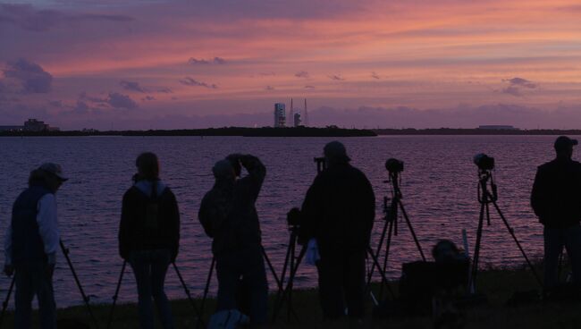Фотографы в ожидании запуска космического корабля Orion на мысе Канаверал Фотографы в ожидании запуска космического корабля Orion на мысе Канаверал
