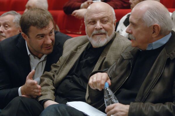 Никита Михалков, Геннадий Полока и Михаил Пореченков на VII съезде Союза кинематографистов