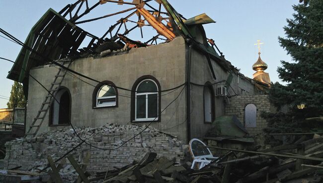 Разрушенная при обстреле церковь Иоанна Кронштадского в городе Кировское Донецкой области. Архивное фото