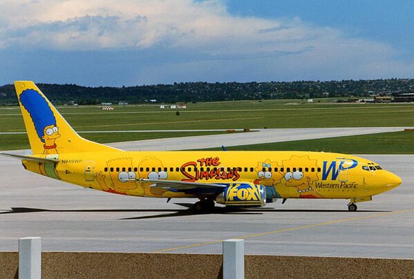 Самолет оформленный в стиле The Simpsons