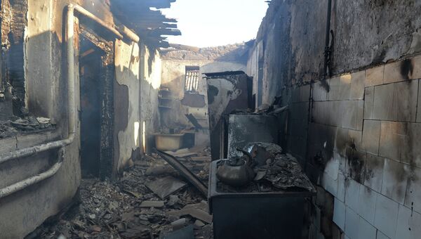 Дом, разрушенный в результате артиллерийского обстрела украинскими силовиками города Донецка