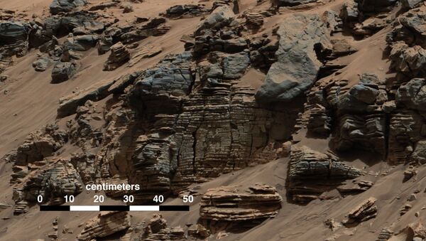 Снимок, сделанный камерой марсохода Curiosity, показывает следы существования древних озер на поверхности Марса
