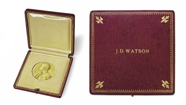Нобелевская медаль американского биолога Джеймса Уотсона