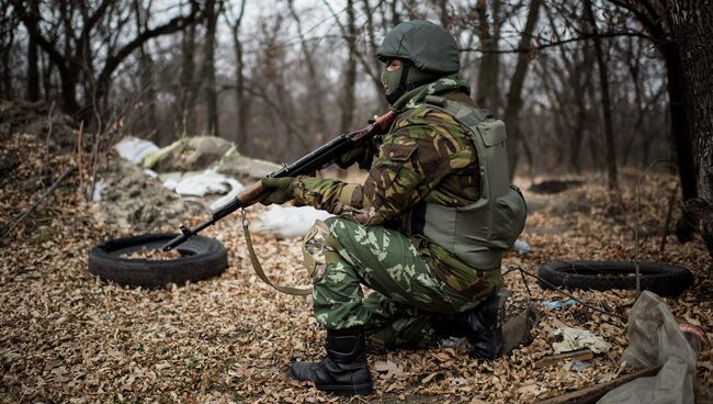 Украинский военнослужащий на востоке Украины. Архивное фото