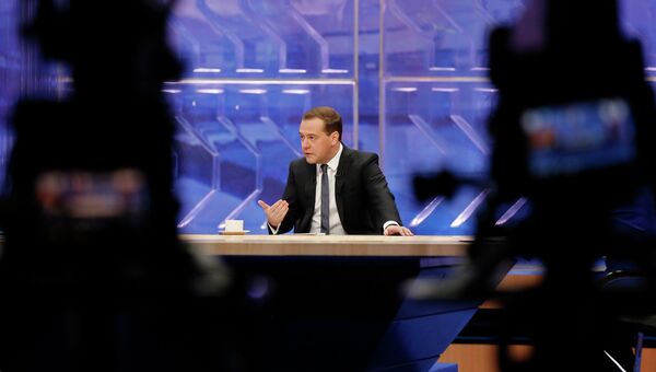 Председатель правительства России Дмитрий Медведев дает интервью по итогам работы правительства в прямом эфире представителям федеральных телеканалов. 10 декабря 2014