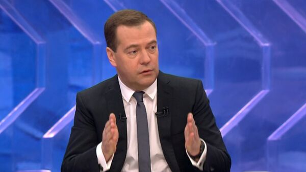 Медведев об ослаблении рубля, импортозамещении и санкциях против РФ