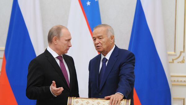 Президент России Владимир Путин (слева) и президент Узбекистана Ислам Каримов