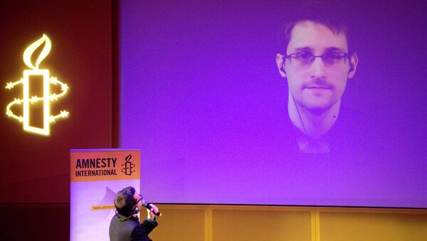 Экс-сотрудник американских спецслужб Эдвард Сноуден во время видеомоста между Москвой и Парижем, организованном международной правозащитной организацией Amnesty International