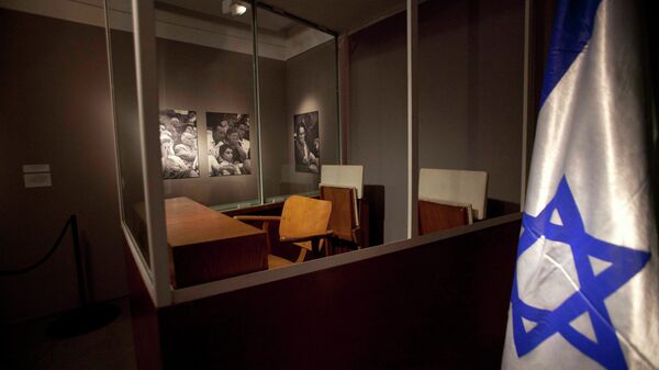 Пуленепробиваемая комната - экспозиция выставки о работе внешней разведки Израиля Моссад, архивное фото