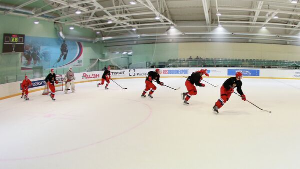 Игроки молодежной сборной России по хоккею на тренировке. Архивное фото