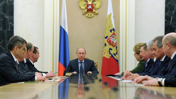 Президент России Владимир Путин проводит совещание с постоянными членами Совета безопасности РФ. Архивное фото