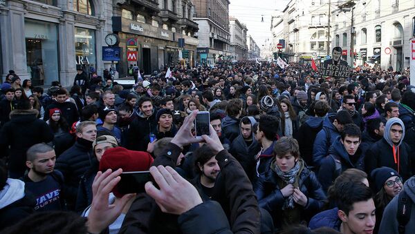 Демонстрация студентов и рабочих в Милане. 12 декабря 2014