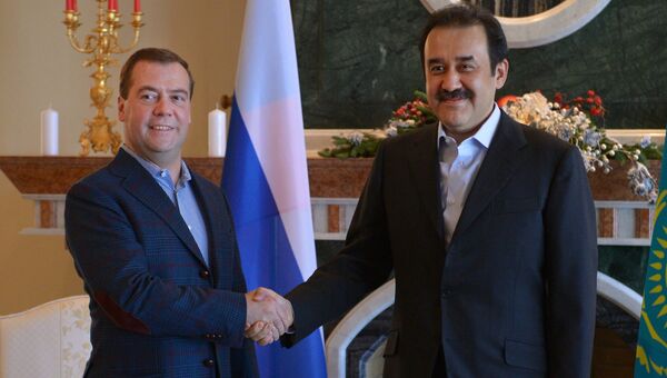 Председатель правительства России Дмитрий Медведев (слева) и премьер-министр Казахстана Карим Масимов. Архивное фото