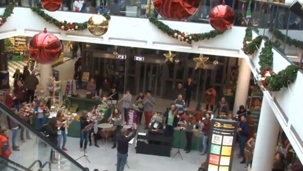 Бах в торговом центре: рождественский флешмоб