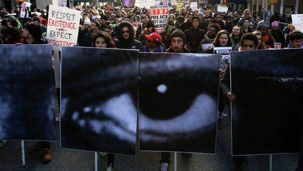 Марш протеста против насилия полицейских в Нью-Йорке, США