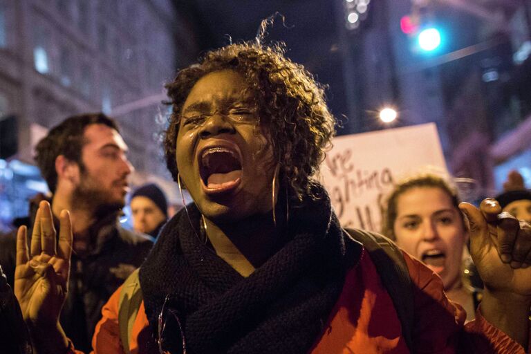 Марш миллионов протеста против насилия полицейских в Нью-Йорке, США