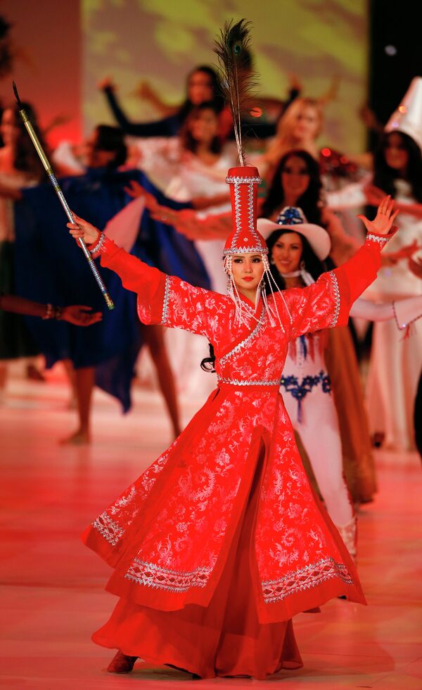 Представительница Монголии Батцэцэг Төрбат на конкурсе Мисс Мира - 2014