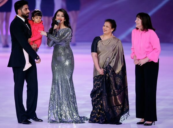 Индийская актриса Айшвария Рай с семьей во время конкурса Мисс Мира - 2014