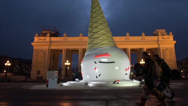 Открытие public art елки в Парке Горького