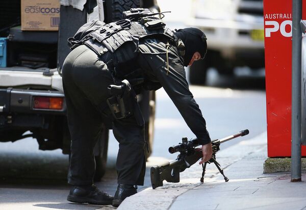 Снайпер возле кафе в Сиднее, где неизвестный держит заложников