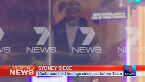 Предположительно человек, захвативший заложников в кафе. Сидней, 15 декабря 2014 год