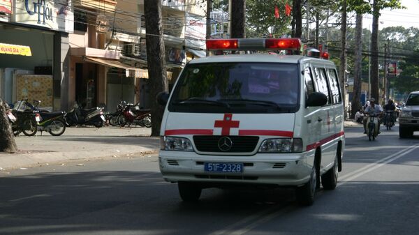 Автомобиль скорой помощи. Вьетнам, архивное фото