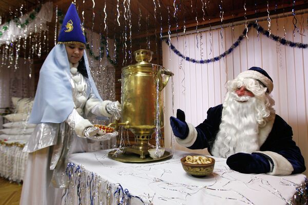 Кыш Бабай и Кар Кызы (татарские Дед Мороз и Снегурочка)