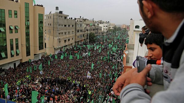 Сторонники движения ХАМАС во время митинга в Палестине. 12 декабря 2014