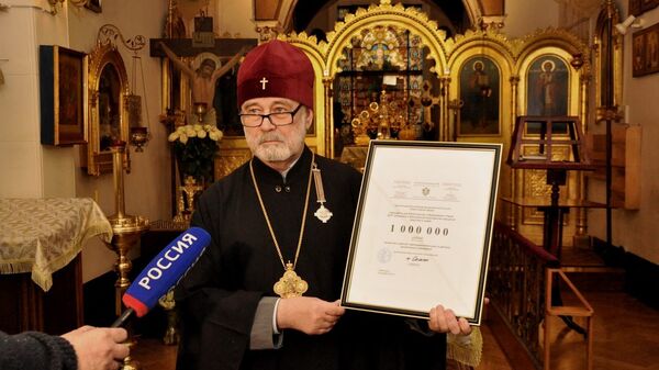 Архиепископ Брюссельский и Бельгийский Симон передает пожертвования жителям Донбасса