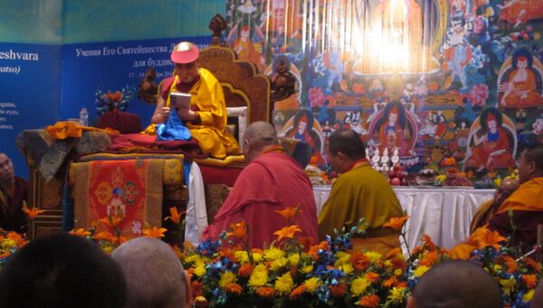 Далай-лама рассказал об изданной на русском языке книге ''Мое путешествие в мир духовных традиций''