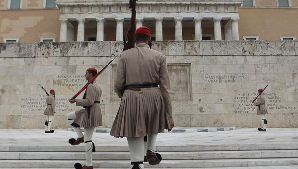 Эвзоны у здания парламента Греции. Архивное фото